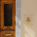 6 Roosevelt Str Hotel *
