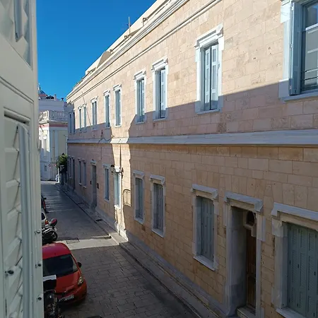 Otel 6 Roosevelt Str Ermoupoli