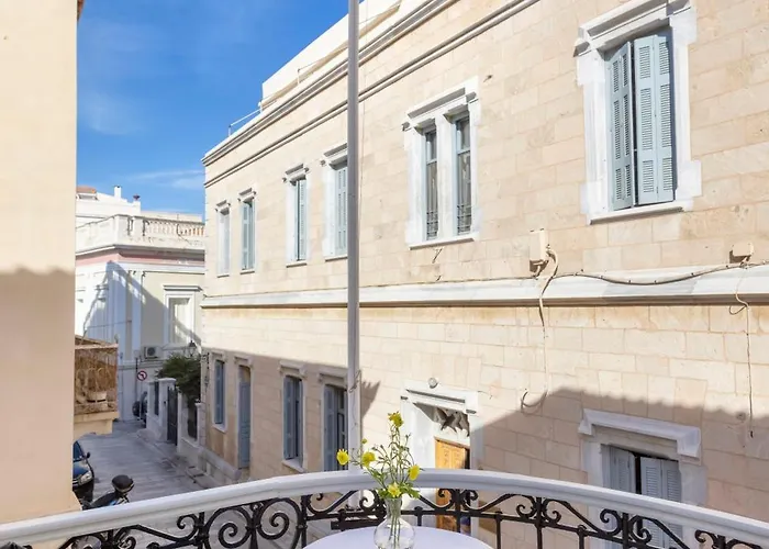 6 Roosevelt Str Hotel *