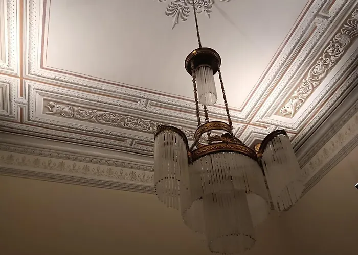 6 Roosevelt Str Hotel *