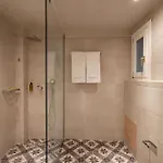 6 Roosevelt Str Hotel *