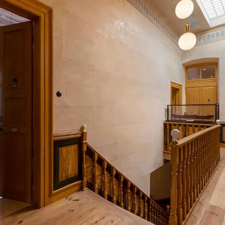 6 Roosevelt Str