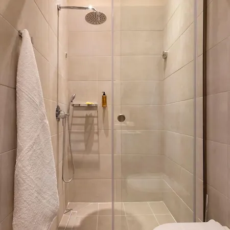 6 Roosevelt Str Hotel