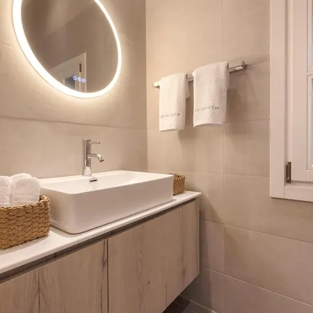 6 Roosevelt Str Hotel *