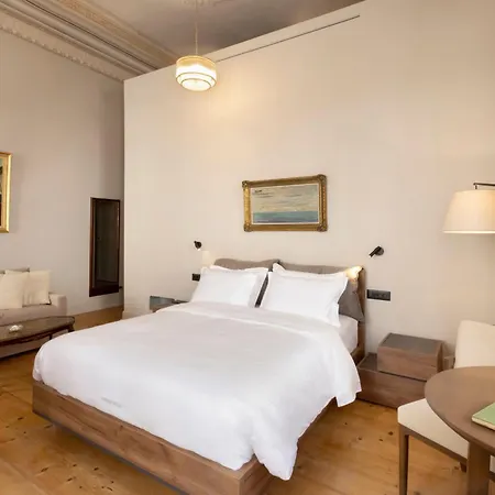 6 Roosevelt Str Hotel *