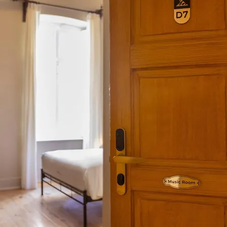 Hotel 6 Roosevelt Str *