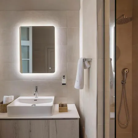 6 Roosevelt Str Hotel