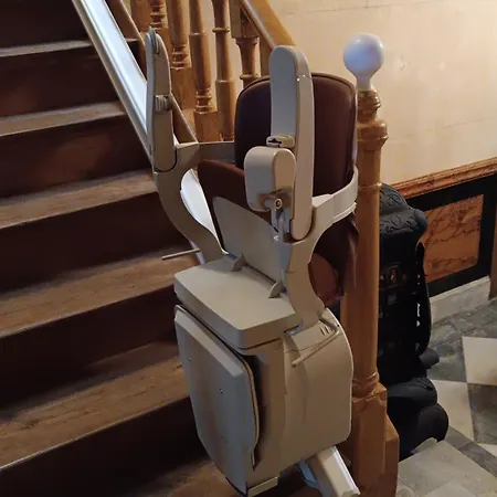 6 Roosevelt Str Hotel *