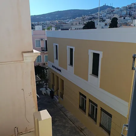 6 Roosevelt Str Hotel