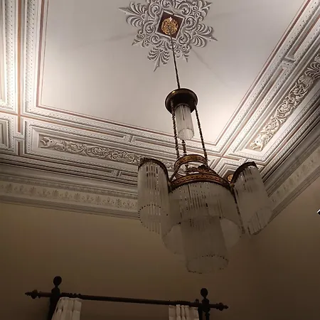 6 Roosevelt Str Hotel *