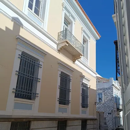 6 Roosevelt Str Hotel