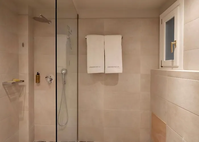 6 Roosevelt Str Hotel *