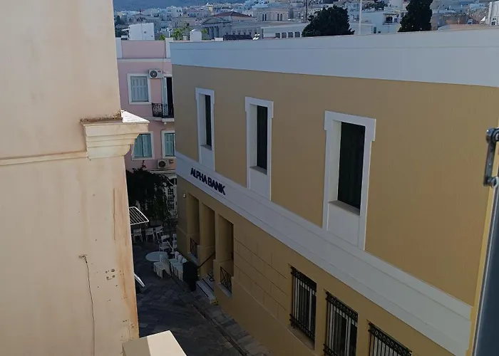 6 Roosevelt Str Hotel