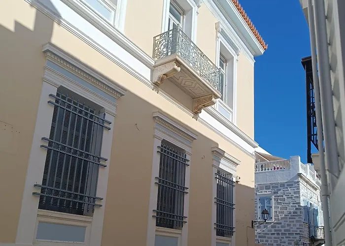 6 Roosevelt Str Hotel